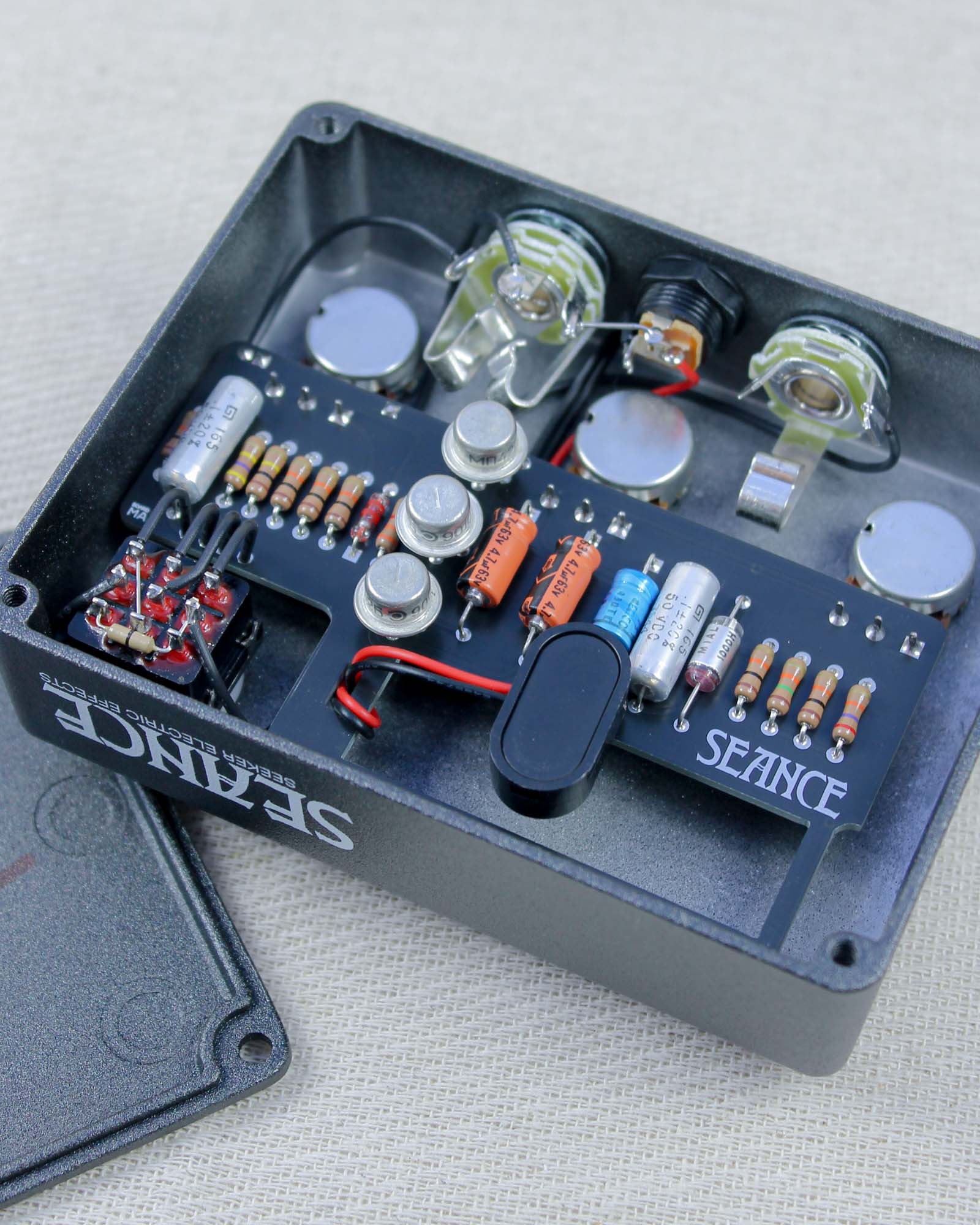 Seeker Electric Effects Seance Fuzz FX Pedal [UK Exclusive]