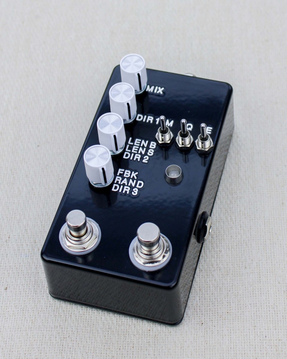 Count to 5 Delay Sampler Black/White FX Pedal | Montreal Assembly